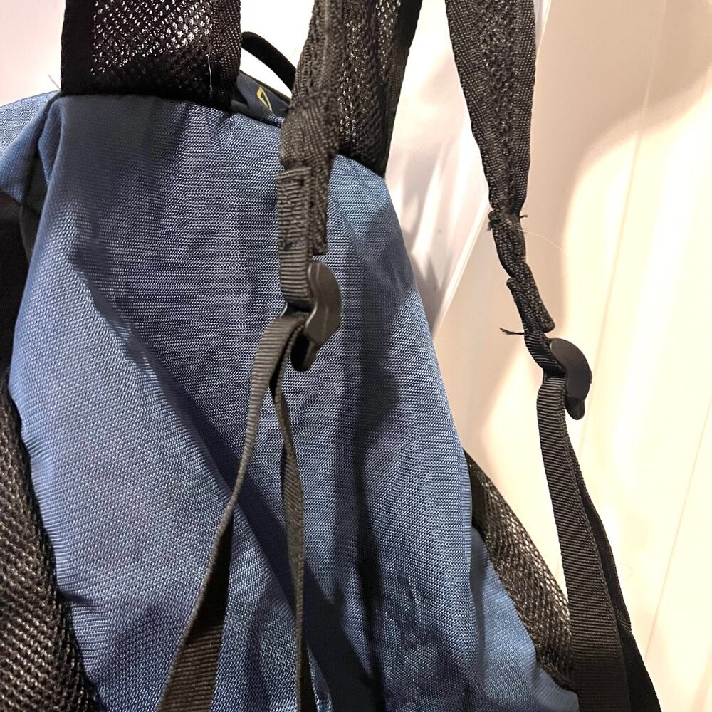 High Sierra Back Pack-Navy Blue/Black-Unisex-Lightweight-Mesh-Adjustable Straps - Picture 11 of 16